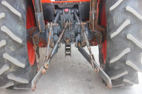 คูโบต้า L4708 4 WD พร้อมใบมีดตราช้าง ทำงาน 671 ชั่วโมง ปี 2556 สีเดิมๆโรงงาน