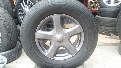 ขายล้อแม็กISUZU V Cross 17(สีกัล) 17ยาง265/65/17 ปี13 4 ล้อ