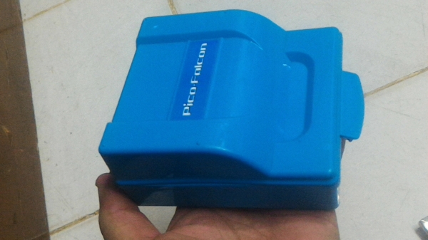 เฮลิคอปเตอร์บังคับด้วยวิทยุลำเล็กมากๆ แค่ 3 ซม . ทำเป็นกล่องพร้อมวิทยุที่บังคับในกล่อง