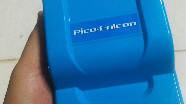 เฮลิคอปเตอร์บังคับด้วยวิทยุลำเล็กมากๆ แค่ 3 ซม . ทำเป็นกล่องพร้อมวิทยุที่บังคับในกล่อง