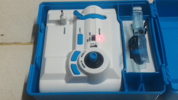 เฮลิคอปเตอร์บังคับด้วยวิทยุลำเล็กมากๆ แค่ 3 ซม . ทำเป็นกล่องพร้อมวิทยุที่บังคับในกล่อง