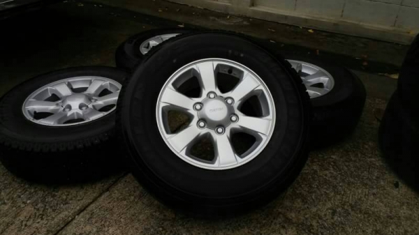 ล้อ isuzu blue power 1.9 ddi ขอบ 16 พร้อมยาง 245 70 16 ปี 16 ชุดล่ะ 21000