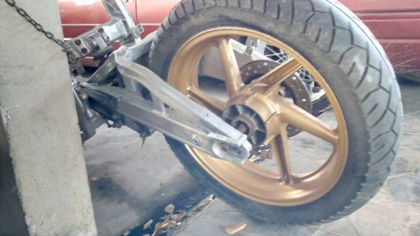 โครง slingshot พร้อมอัพไซ 53mm สภาพดี ชุดล้อ 17 ดิสคู่ สวิงอามสวยๆ ไม่มีเอกสาร โครง slingshot พร้อมอัพไซ 53mm สภาพดี ชุดล้อ 17 ดิสคู่ สวิงอามสวยๆ ไม่มีเอกสาร