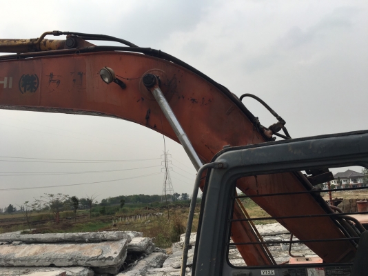 ขายอะใหล่ด่วน HITACHI EX200-2LC ขายอะใหล่นะครับ เข้ามารองรถได้ครับ