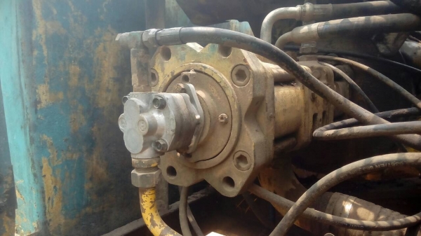 KOBELCO MARK // SK 200 ซีเรียล YN-4390 รถบอดี้สวย เครื่องยนต์เดิมๆปั๊ม K3V ภายในเก๋งสภาพดี มีระบบแอร์ครบพร้อม ช่วงล่างชุดโซ่โรลเลอร์และใบแทรกใช้งานไม่ได้หนึ่งข้างแต่อุปกรณ์ยังเหลือใก้ครบพร้ิมครับ เฟรมมีผุบ้างทั้งสองข้างนะครับยังสามารถใช้งานได้ครับ เครื่อง