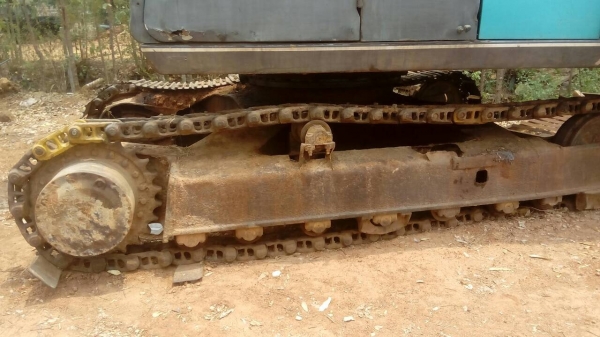 KOBELCO MARK // SK 200 ซีเรียล YN-4390 รถบอดี้สวย เครื่องยนต์เดิมๆปั๊ม K3V ภายในเก๋งสภาพดี มีระบบแอร์ครบพร้อม ช่วงล่างชุดโซ่โรลเลอร์และใบแทรกใช้งานไม่ได้หนึ่งข้างแต่อุปกรณ์ยังเหลือใก้ครบพร้ิมครับ เฟรมมีผุบ้างทั้งสองข้างนะครับยังสามารถใช้งานได้ครับ เครื่อง