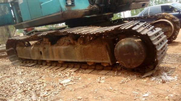 KOBELCO MARK // SK 200 ซีเรียล YN-4390 รถบอดี้สวย เครื่องยนต์เดิมๆปั๊ม K3V ภายในเก๋งสภาพดี มีระบบแอร์ครบพร้อม ช่วงล่างชุดโซ่โรลเลอร์และใบแทรกใช้งานไม่ได้หนึ่งข้างแต่อุปกรณ์ยังเหลือใก้ครบพร้ิมครับ เฟรมมีผุบ้างทั้งสองข้างนะครับยังสามารถใช้งานได้ครับ เครื่อง