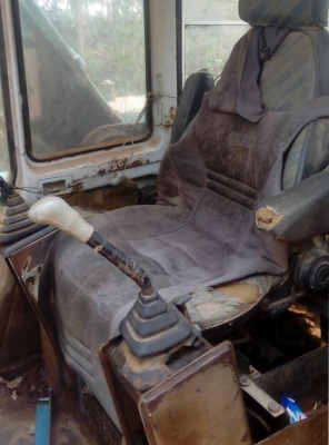 KOBELCO MARK // SK 200 ซีเรียล YN-4390 รถบอดี้สวย เครื่องยนต์เดิมๆปั๊ม K3V ภายในเก๋งสภาพดี มีระบบแอร์ครบพร้อม ช่วงล่างชุดโซ่โรลเลอร์และใบแทรกใช้งานไม่ได้หนึ่งข้างแต่อุปกรณ์ยังเหลือใก้ครบพร้ิมครับ เฟรมมีผุบ้างทั้งสองข้างนะครับยังสามารถใช้งานได้ครับ เครื่อง