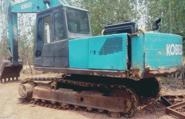 KOBELCO MARK // SK 200 ซีเรียล YN-4390 รถบอดี้สวย เครื่องยนต์เดิมๆปั๊ม K3V ภายในเก๋งสภาพดี มีระบบแอร์ครบพร้อม ช่วงล่างชุดโซ่โรลเลอร์และใบแทรกใช้งานไม่ได้หนึ่งข้างแต่อุปกรณ์ยังเหลือใก้ครบพร้ิมครับ เฟรมมีผุบ้างทั้งสองข้างนะครับยังสามารถใช้งานได้ครับ เครื่อง