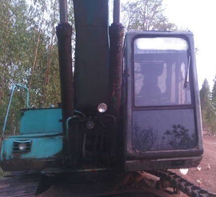 KOBELCO MARK // SK 200 ซีเรียล YN-4390 รถบอดี้สวย เครื่องยนต์เดิมๆปั๊ม K3V ภายในเก๋งสภาพดี มีระบบแอร์ครบพร้อม ช่วงล่างชุดโซ่โรลเลอร์และใบแทรกใช้งานไม่ได้หนึ่งข้างแต่อุปกรณ์ยังเหลือใก้ครบพร้ิมครับ เฟรมมีผุบ้างทั้งสองข้างนะครับยังสามารถใช้งานได้ครับ เครื่อง