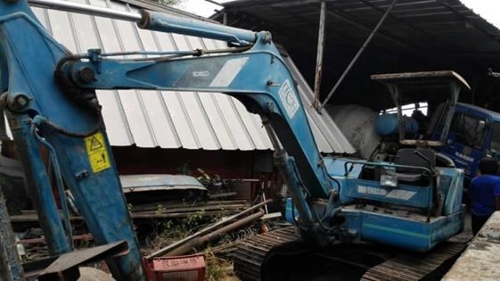 ขายรถขุดมือสอง โกเบลโก้sk042 ปั๊มนิ้ว เก่านอก ช่วงล่างดี พร้อมใช้งาน เครื่องดี