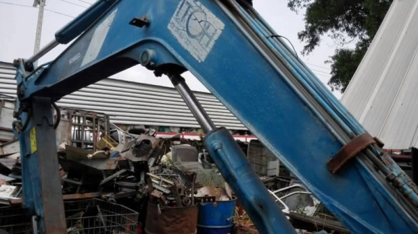 ขายรถขุดมือสอง โกเบลโก้sk042 ปั๊มนิ้ว เก่านอก ช่วงล่างดี พร้อมใช้งาน เครื่องดี