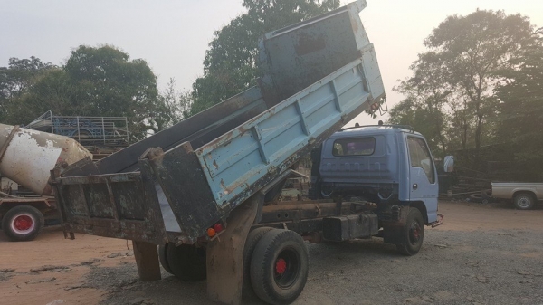 ขาย6ล้อดัมพ์ อีซูซุ NPR120 ฝาขาวดัมพ์ Fหลัง แชชซีสวยเครื่องเดิมแน่น ปี40 กระบะวิ่งดิน5คิว สภาพดีพร้อมวิ่งงาน