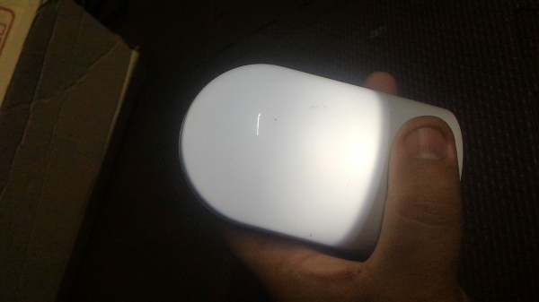 ไฟส่องสวางแบบอัตโนมัติถ้ามืดหรือไม่มีแสงจะติดเอง เป็นแบบใช้ถ่าน 4 ก้อน (ทำเป็นแบบใช้ต่อจากหม้อแปลงได้ 6 V.)