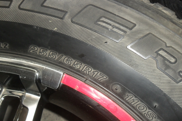 ล้อแม็ก17นิ้ว6รู พร้อมยาง สวยๆ 4 ล้อ ราคา 8900 บาท