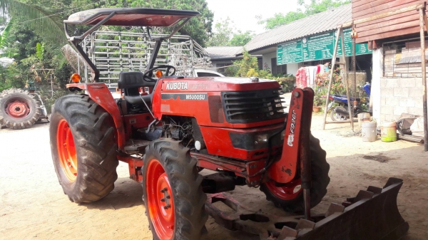 ขายรถไถ KUBOTA M 5000 สภาพดีเดิมๆพร้อมใช้งาน อุปกรณ์ครบ 2 ชิ้นมีพร้อมดันหน้า ผานพรวน
