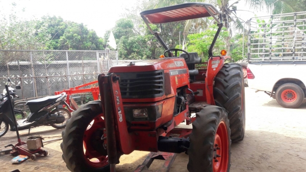 ขายรถไถ KUBOTA M 5000 สภาพดีเดิมๆพร้อมใช้งาน อุปกรณ์ครบ 2 ชิ้นมีพร้อมดันหน้า ผานพรวน