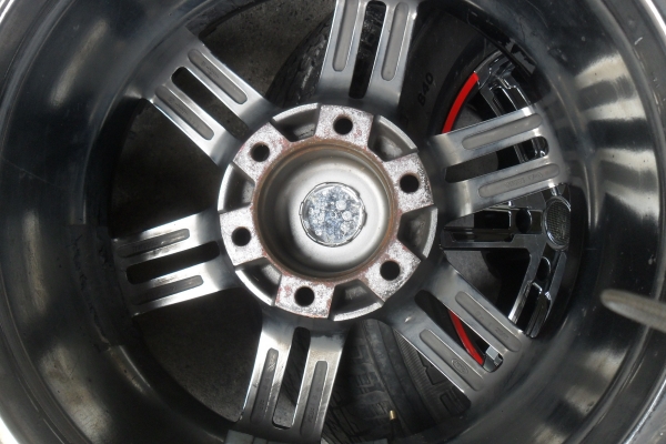 ล้อแม็ก17นิ้ว6รู พร้อมยาง สวยๆ 4 ล้อ ราคา 8900 บาท