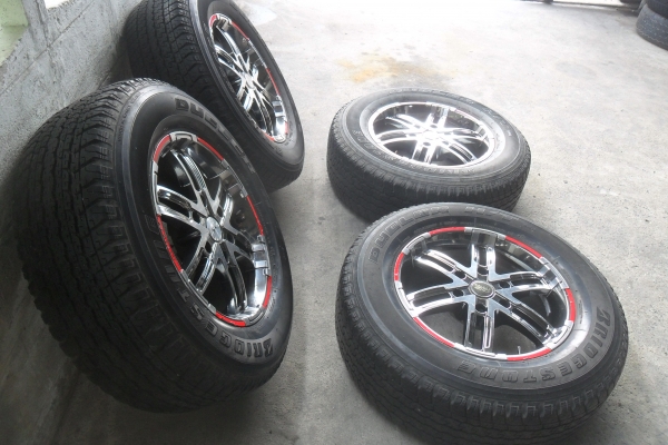 ล้อแม็ก17นิ้ว6รู พร้อมยาง สวยๆ 4 ล้อ ราคา 8900 บาท
