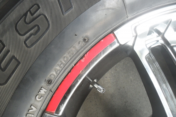 ล้อแม็ก17นิ้ว6รู พร้อมยาง สวยๆ 4 ล้อ ราคา 8900 บาท