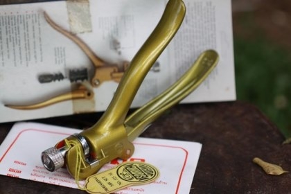 ขายคัดคองเลื่อยS0MIC PROFESSIONAL Made in Japan.งานใหม่เก่าเก็บ ขายคัดคองเลื่อยS0MIC PROFESSIONAL Made in Japan.งานใหม่เก่าเก็บ