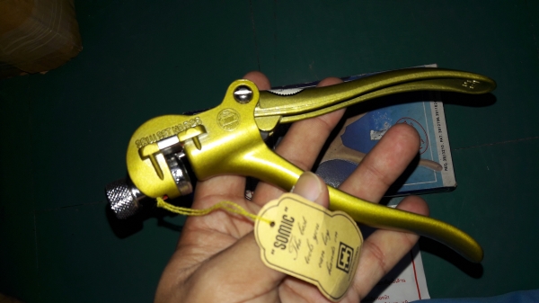 ขายคัดคองเลื่อยS0MIC PROFESSIONAL Made in Japan.งานใหม่เก่าเก็บ ขายคัดคองเลื่อยS0MIC PROFESSIONAL Made in Japan.งานใหม่เก่าเก็บ