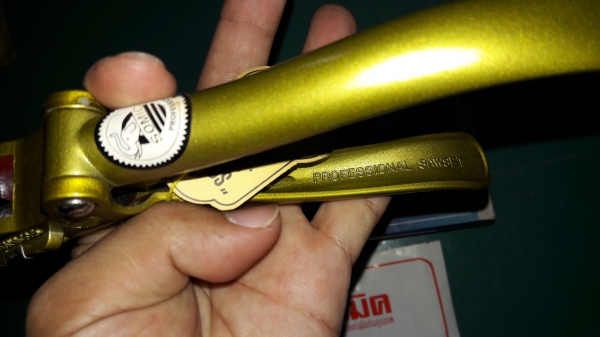 ขายคัดคองเลื่อยS0MIC PROFESSIONAL Made in Japan.งานใหม่เก่าเก็บ ขายคัดคองเลื่อยS0MIC PROFESSIONAL Made in Japan.งานใหม่เก่าเก็บ