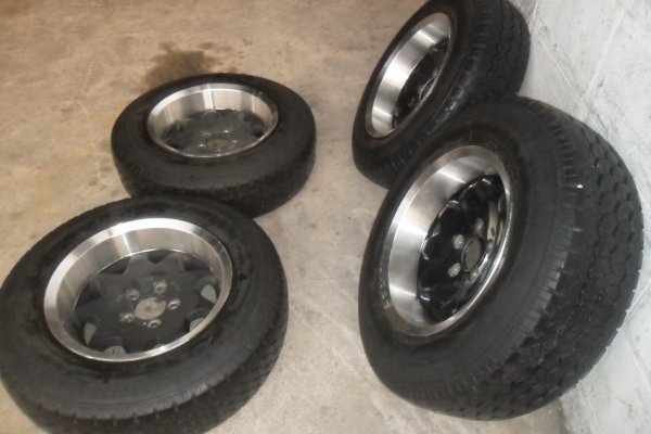 ล้อแม็ก15นิ้ว5รู114 พร้อมยาง สวยๆ 4 ล้อ ลดราคาเหลือ 5000 บาท