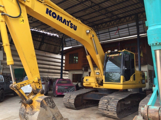 KOMATSU PC200-8MO (เจ้าของขายเอง) 5,xxx ชม. ประกันศูนย์อยู่ทุกอย่าง รถปี 13 รถออกป่ายแดง รถมือเดียว พร้อมใช้งาน  สนใจติดต่อด้วย 0890854790