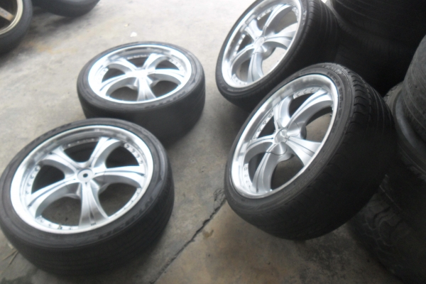 ล้อแม็ก18นิ้ว5รู114 พร้อมยาง สวยๆ 4 ล้อ ราคา 8800 บาท ล้อแม็ก18นิ้ว5รู114 พร้อมยาง สวยๆ 4 ล้อ ราคา 8800 บาท