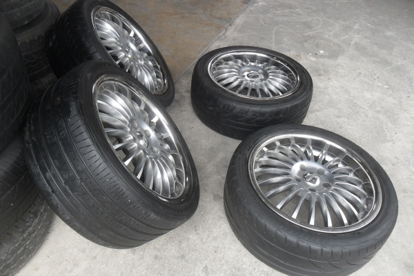 ล้อแม็ก18นิ้ว5รู114 พร้อมยาง สวยๆ 4 ล้อ ราคา 8900 บาท