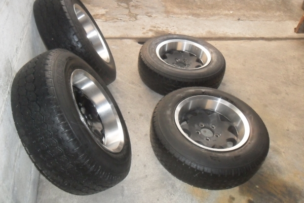 ล้อแม็ก15นิ้ว5รุ114 พร้อมยาง สวยๆ 4 ล้อ ราคา 6700 บาท