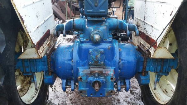 ขาย ฟอร์ด6600เสื้อลายแท้ทั้งคัน มีเล่มทะเบียน