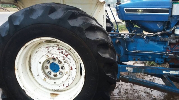 ขาย ฟอร์ด6600เสื้อลายแท้ทั้งคัน มีเล่มทะเบียน