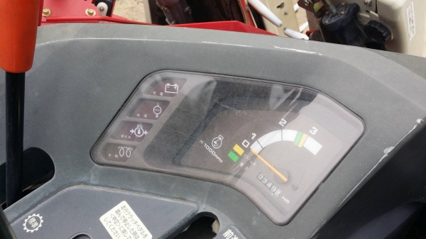 รถเกี่ยวข้าวพร้อมนวดข้าวในตัว แบบนั่งขับ เก่าญี่ปุ่น  MITSUBISHI รุ่น VM5