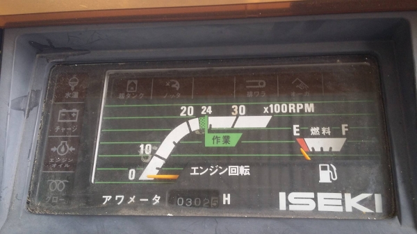 รถเกี่ยวข้าวพร้อมนวดข้าวในตัว แบบนั่งขับ เก่าญี่ปุ่น  ISEKI  รุ่น FRONTIER 227