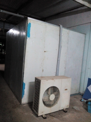 ห้องเย็นสำเร็จรูป ขนาด ก.2.4*ส.2.4.*ย.3 ม.  อุณหภูมิปรับได้ -20 อ.  บรรจุสินค้าได้ 3-3.5 ตัน  เจ้าของยังใช้งานได้ปกติ