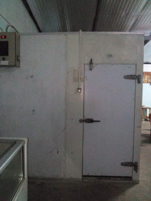 ห้องเย็นสำเร็จรูป ขนาด ก.2.4*ส.2.4.*ย.3 ม.  อุณหภูมิปรับได้ -20 อ.  บรรจุสินค้าได้ 3-3.5 ตัน  เจ้าของยังใช้งานได้ปกติ