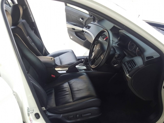 honda accord 2.0 el สีขาว ปี2011 รถสวยมากมือเดียว ไมล์แท้ วิ่ง 7xxxx honda accord 2.0 el สีขาว ปี2011 รถสวยมากมือเดียว ไมล์แท้ วิ่ง 7xxxx