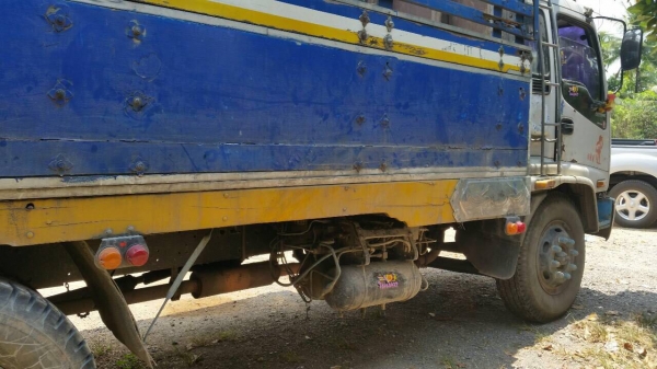 รถอีซูซุ 10 ล้อ หลังถนน FSR  185 แรงม้า. ปี 48. , ( * เดิม 6 ล้อทำ 10 ล้อ. )      สนใจติดต่อ  081 - 6079515