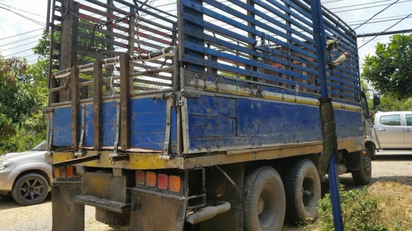 รถอีซูซุ 10 ล้อ หลังถนน FSR  185 แรงม้า. ปี 48. , ( * เดิม 6 ล้อทำ 10 ล้อ. )      สนใจติดต่อ  081 - 6079515