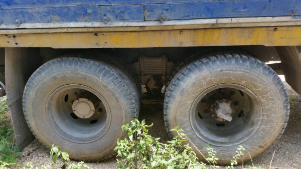 รถอีซูซุ 10 ล้อ หลังถนน FSR  185 แรงม้า. ปี 48. , ( * เดิม 6 ล้อทำ 10 ล้อ. )      สนใจติดต่อ  081 - 6079515