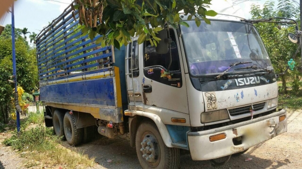 รถอีซูซุ 10 ล้อ หลังถนน FSR  185 แรงม้า. ปี 48. , ( * เดิม 6 ล้อทำ 10 ล้อ. )      สนใจติดต่อ  081 - 6079515