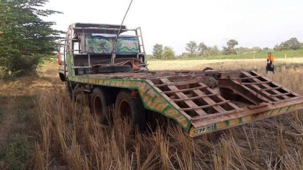 ขายเทรลเลอร์หัวยาว ขึ้นแบคโค120ได้ เครื่อง168แรง EH700 สภาพพร้อมใช้งาน (ไม่มีเล่มทะเบียน)สนใจโทร 090-8588220คุณนะ 093-3258446คุณบิว หรือเข้าดูสินค้าอื่นๆได้ที่ www.truck.in.th/498 หรือเพจFacebook ณรงค์ ซื้อขายรถมือสอง (เว็บไซต์ส่วนตัว) หรือFacebook คุณนะ