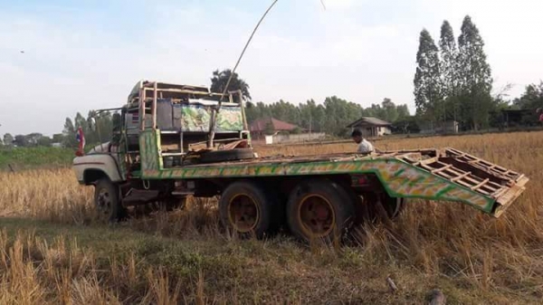 ขายเทรลเลอร์หัวยาว ขึ้นแบคโค120ได้ เครื่อง168แรง EH700 สภาพพร้อมใช้งาน (ไม่มีเล่มทะเบียน)สนใจโทร 090-8588220คุณนะ 093-3258446คุณบิว หรือเข้าดูสินค้าอื่นๆได้ที่ www.truck.in.th/498 หรือเพจFacebook ณรงค์ ซื้อขายรถมือสอง (เว็บไซต์ส่วนตัว) หรือFacebook คุณนะ ขายเทรลเลอร์หัวยาว ขึ้นแบคโค120ได้ เครื่อง168แรง EH700 สภาพพร้อมใช้งาน (ไม่มีเล่มทะเบียน)สนใจโทร 090-8588220คุณนะ 093-3258446คุณบิว หรือเข้าดูสินค้าอื่นๆได้ที่ www.truck.in.th/498 หรือเพจFacebook ณรงค์ ซื้อขายรถมือสอง (เว็บไซต์ส่วนตัว) หรือFacebook คุณนะ