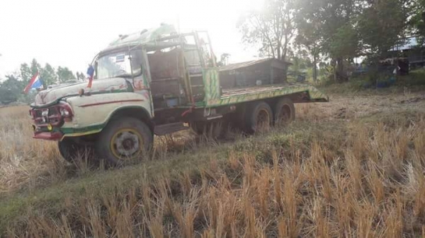 ขายเทรลเลอร์หัวยาว ขึ้นแบคโค120ได้ เครื่อง168แรง EH700 สภาพพร้อมใช้งาน (ไม่มีเล่มทะเบียน)สนใจโทร 090-8588220คุณนะ 093-3258446คุณบิว หรือเข้าดูสินค้าอื่นๆได้ที่ www.truck.in.th/498 หรือเพจFacebook ณรงค์ ซื้อขายรถมือสอง (เว็บไซต์ส่วนตัว) หรือFacebook คุณนะ ขายเทรลเลอร์หัวยาว ขึ้นแบคโค120ได้ เครื่อง168แรง EH700 สภาพพร้อมใช้งาน (ไม่มีเล่มทะเบียน)สนใจโทร 090-8588220คุณนะ 093-3258446คุณบิว หรือเข้าดูสินค้าอื่นๆได้ที่ www.truck.in.th/498 หรือเพจFacebook ณรงค์ ซื้อขายรถมือสอง (เว็บไซต์ส่วนตัว) หรือFacebook คุณนะ