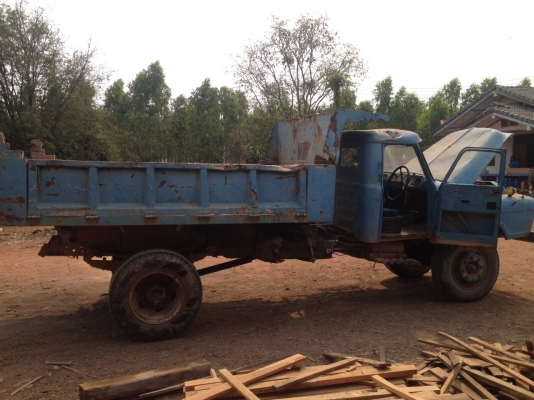 6ล้อดั้ม..หน้ายาว165แรง..ISUZU TXD40...ปี2520  เครื่อง6BD1 เล่มทะเบียน ม.79 ให้