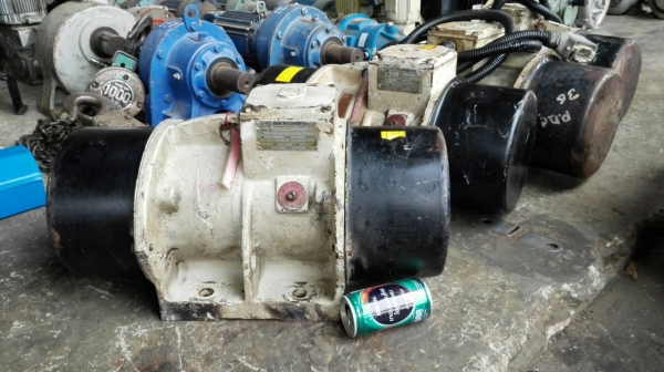 ** Sold ** มอเตอร์ สั่น-เขย่า VIBRA Made in Germany 1 HP 380V เบอร์พิเศษตัวใหญ่สั่นแรงถอดจากไลน์ผลิตพร้อมขึ้นงาน.