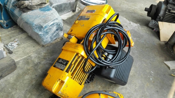 *** ขายแล้วครับ *** รอกโซ่ไฟฟ้า KITO 500 kg. 380V โซ่ยาว 6 m. สภาพใหม่มาก 95\% ดึงนุ่มเสียงเงียบ!! (ขาดตะขอ บน/ล่าง)