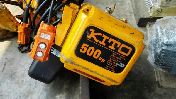 *** ขายแล้วครับ *** รอกโซ่ไฟฟ้า KITO 500 kg. 380V โซ่ยาว 6 m. สภาพใหม่มาก 95\% ดึงนุ่มเสียงเงียบ!! (ขาดตะขอ บน/ล่าง)